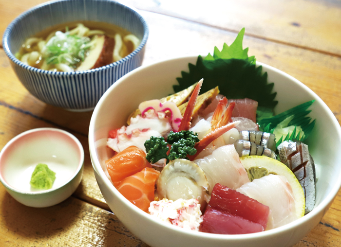 なかつ野海鮮丼